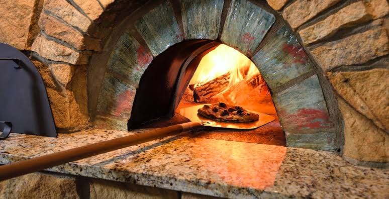 Wood-fired pizza oven